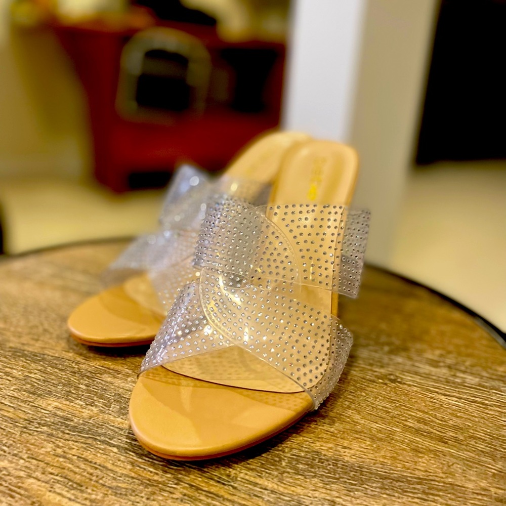 BEBE Heels size 8. These heels were dropped on Bebe 3 months ago